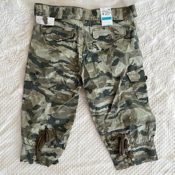 PLUGG • womens juniors size 9 camo capris - new with tags - Picture 4 of 4